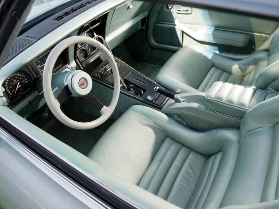  Chevrolet Corvette 1980 года  (фото 17 из 25)